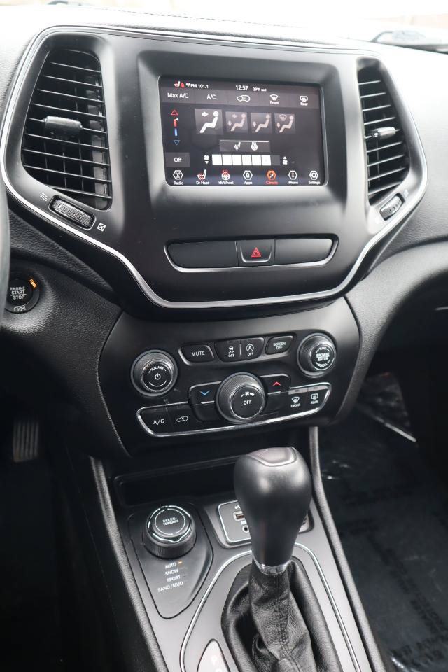 Used 2019 Jeep Cherokee Latitude Plus w/ Cold Weather Group AWD/4WD image 21