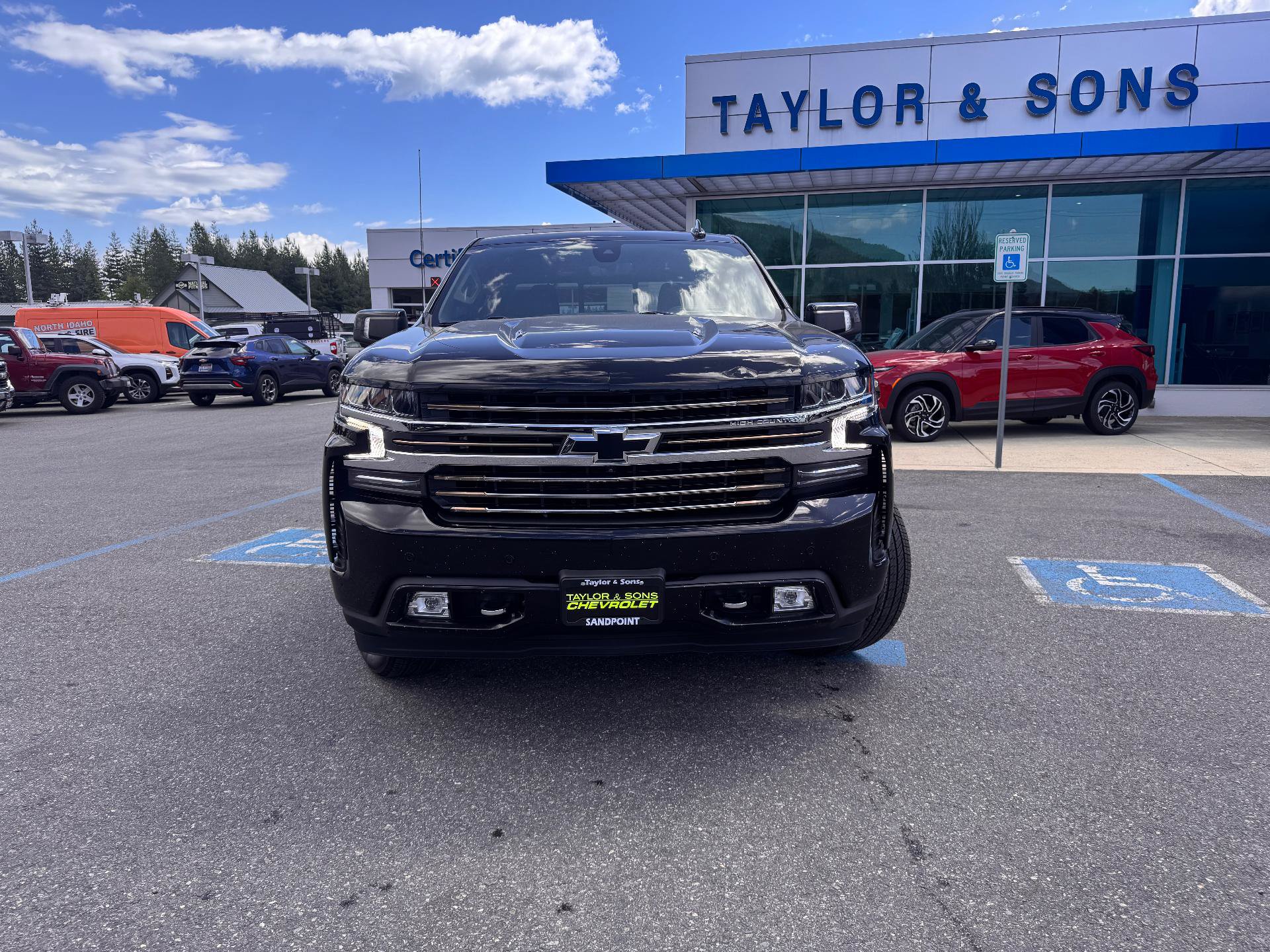 Used 2021 Chevrolet Silverado 1500 High Country w/ Technology Package AWD/4WD image 2