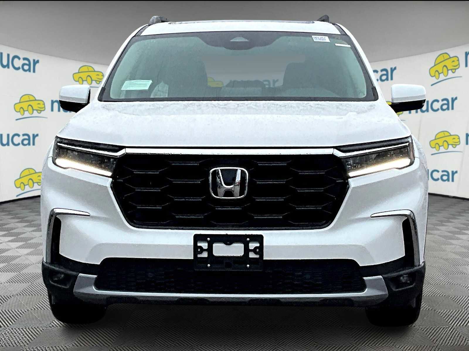 New 2025 Honda Pilot Touring image 3