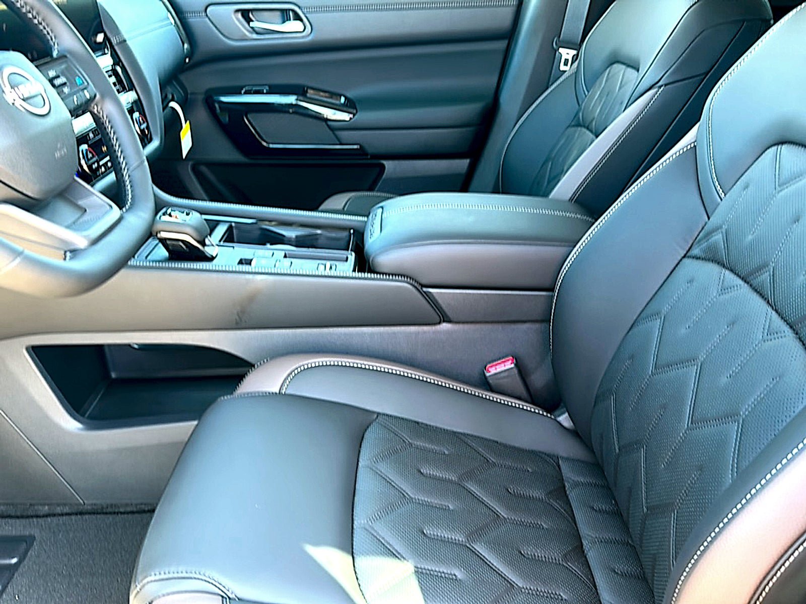 New 2026 Nissan Pathfinder Platinum w/ Accent Package FWD image 10