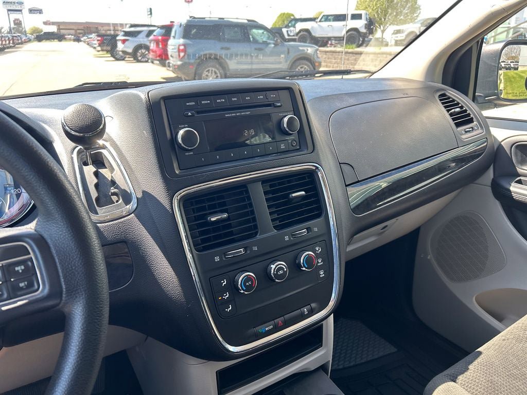 Used 2015 Dodge Grand Caravan American Value Package FWD image 24