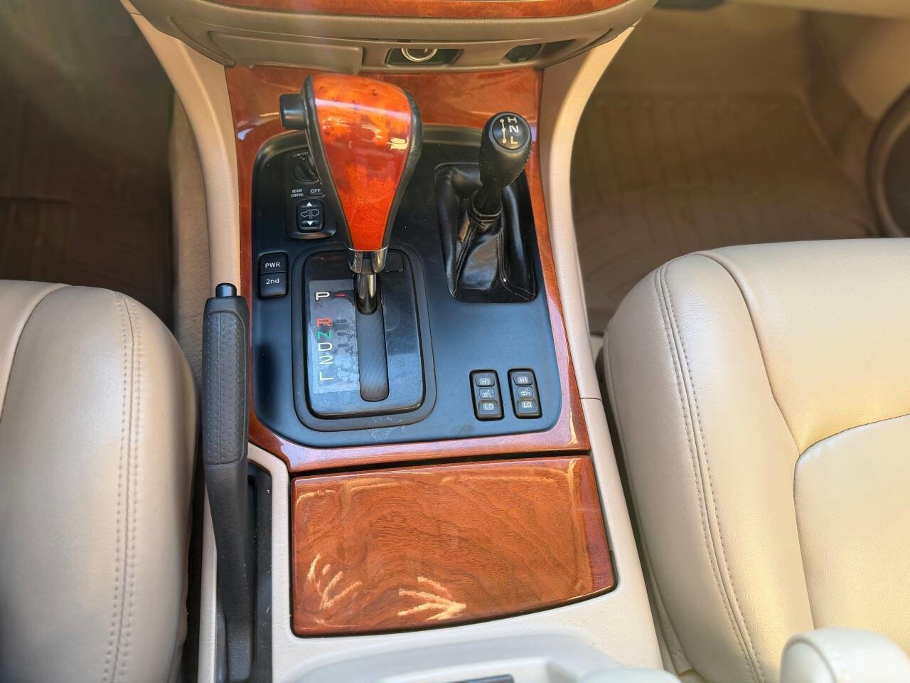 Used 2002 Lexus LX 470 Base 4WD 4dr SUV image 34