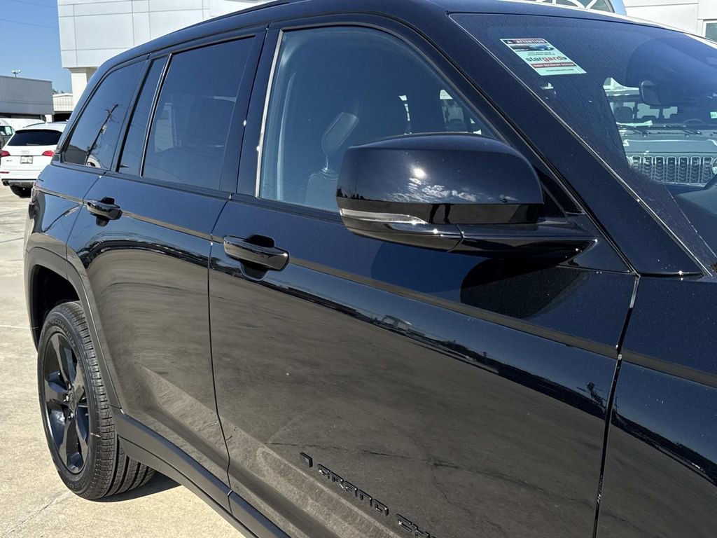 New 2025 Jeep Grand Cherokee Limited w/ Black Appearance Package image 15