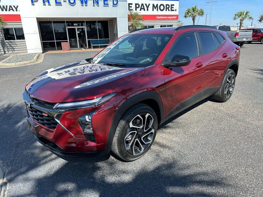 Used 2025 Chevrolet Trax RS w/ Sunroof Package image 3