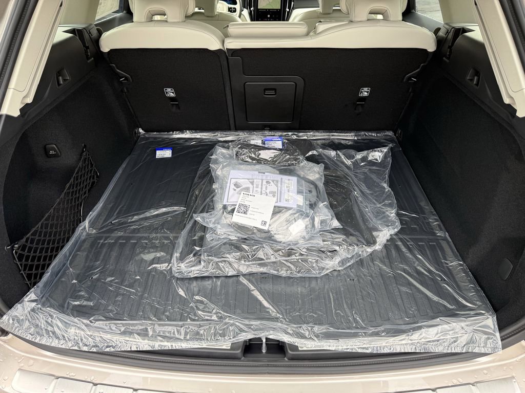 New 2026 Volvo XC60 T8 Ultra w/ Protection Package Premier image 12