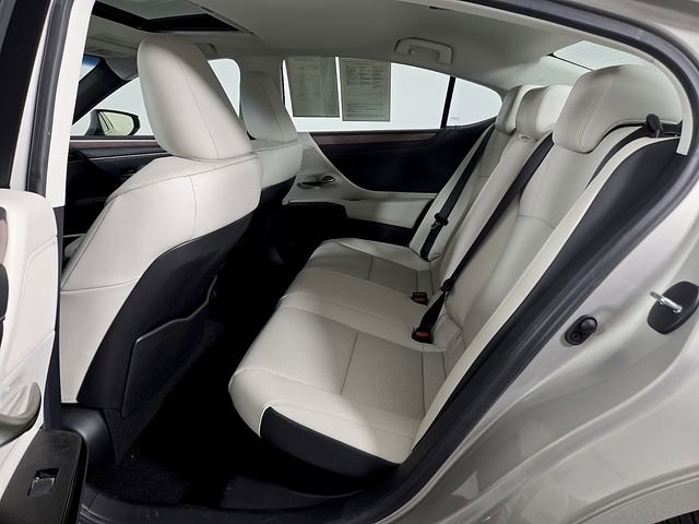 Used 2025 Lexus ES 300h w/ Premium Package FWD image 13