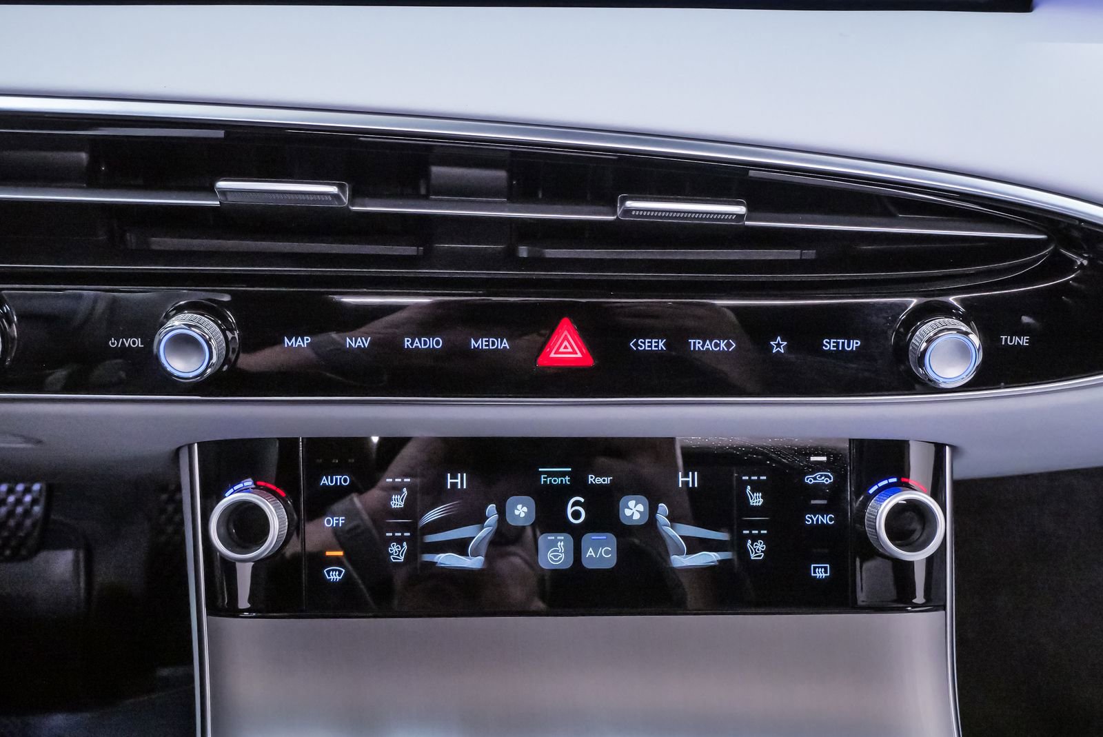 Certified 2026 Genesis GV70 2.5T Advanced image 16