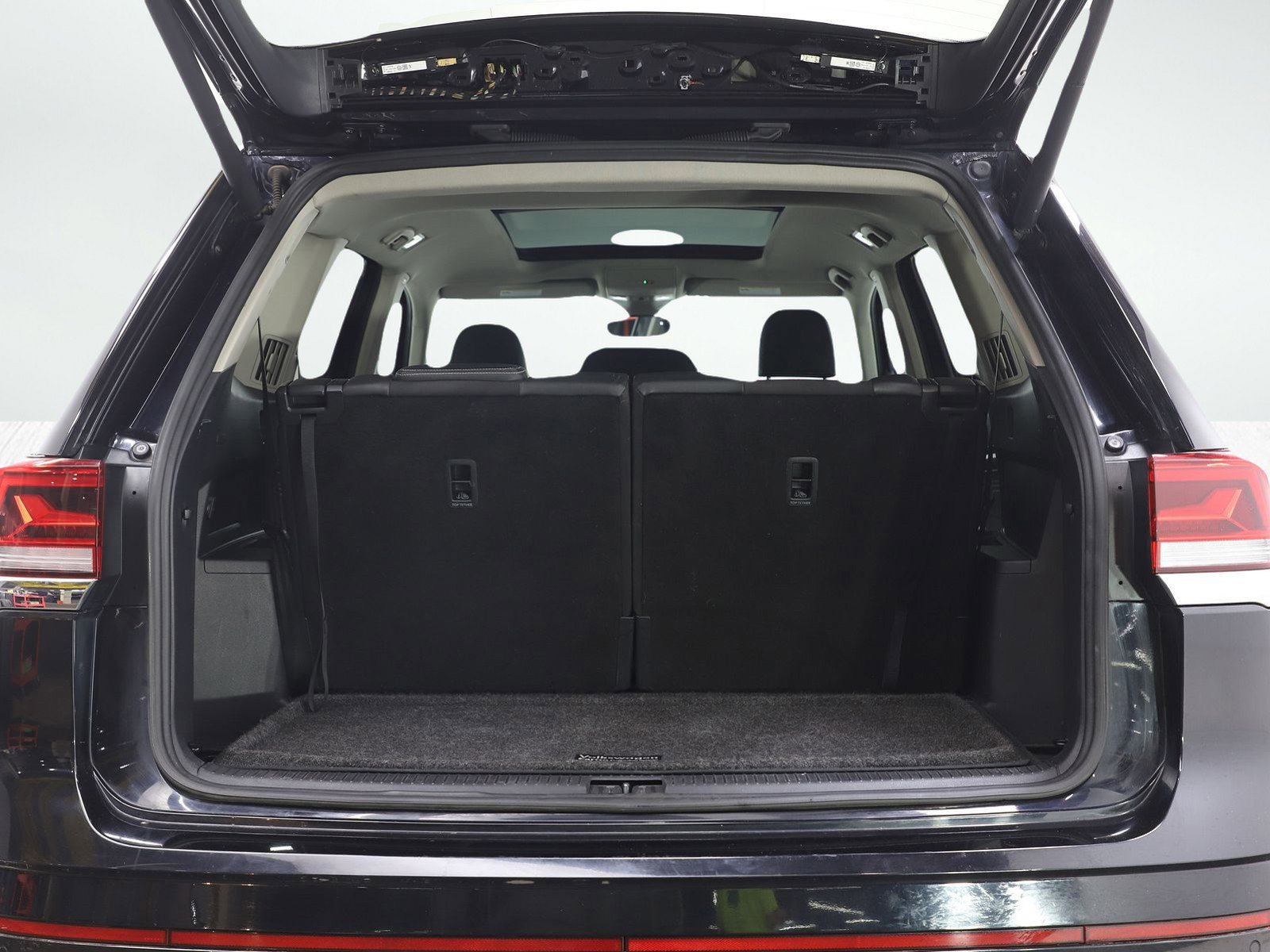 Used 2021 Volkswagen Atlas SEL Premium w/ MDO Package (Bench Seat) image 9