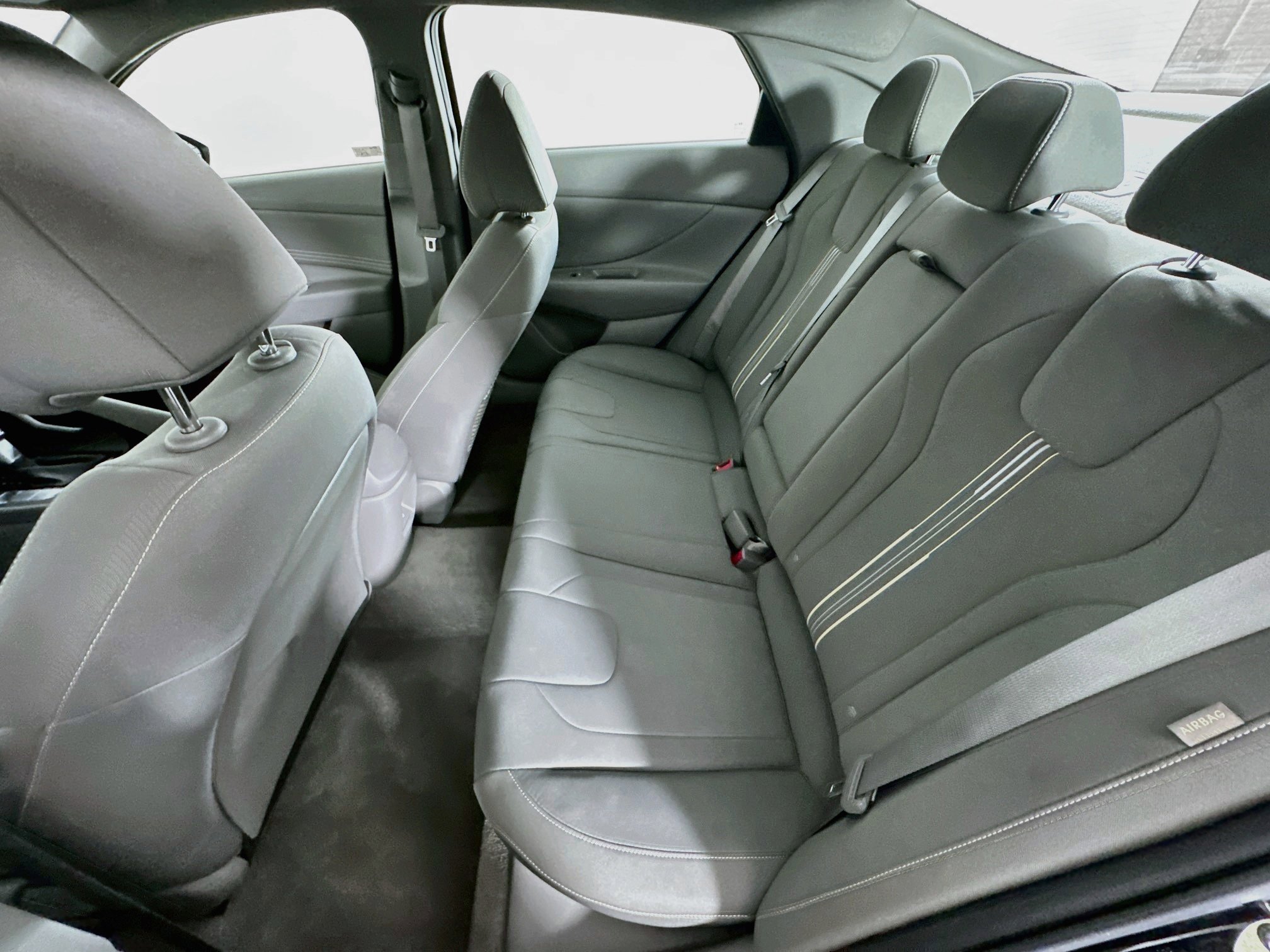 Used 2025 Hyundai Elantra SEL FWD image 28