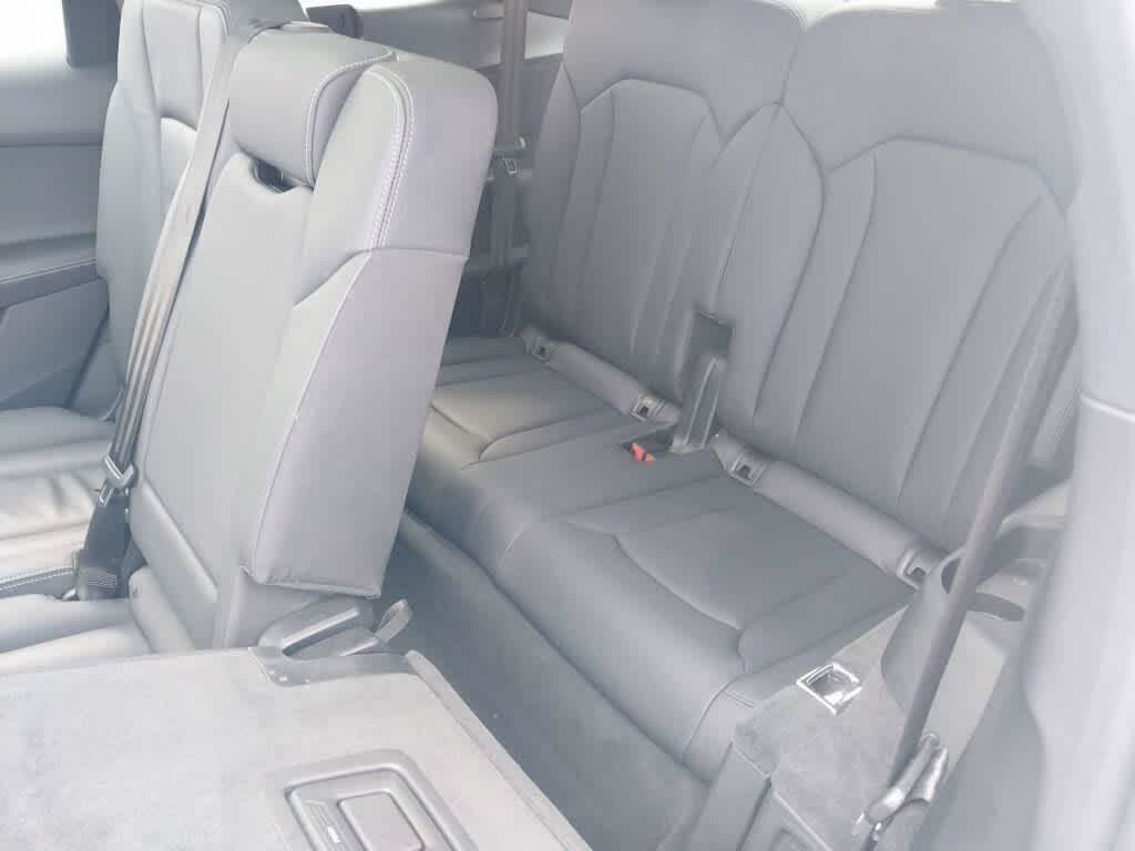 Used 2025 Audi Q7 3.0T Premium Plus AWD/4WD image 19