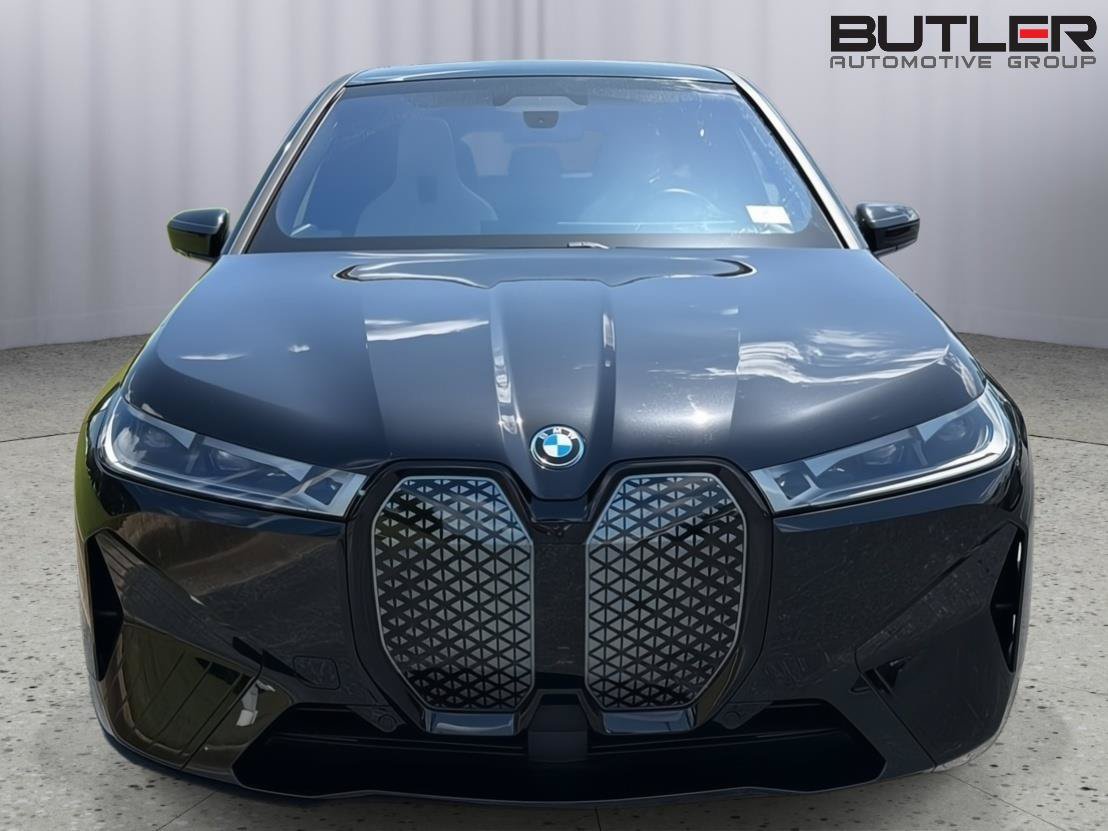 Used 2025 BMW iX xDrive50 w/ Premium Package AWD/4WD image 9