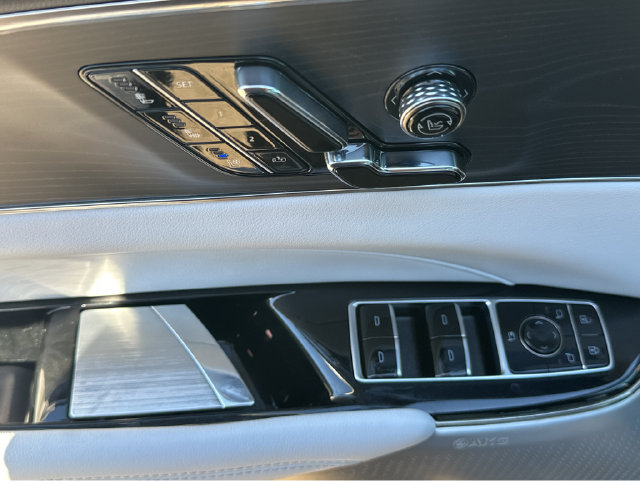 Certified 2024 Cadillac Lyriq Luxury AWD/4WD image 35
