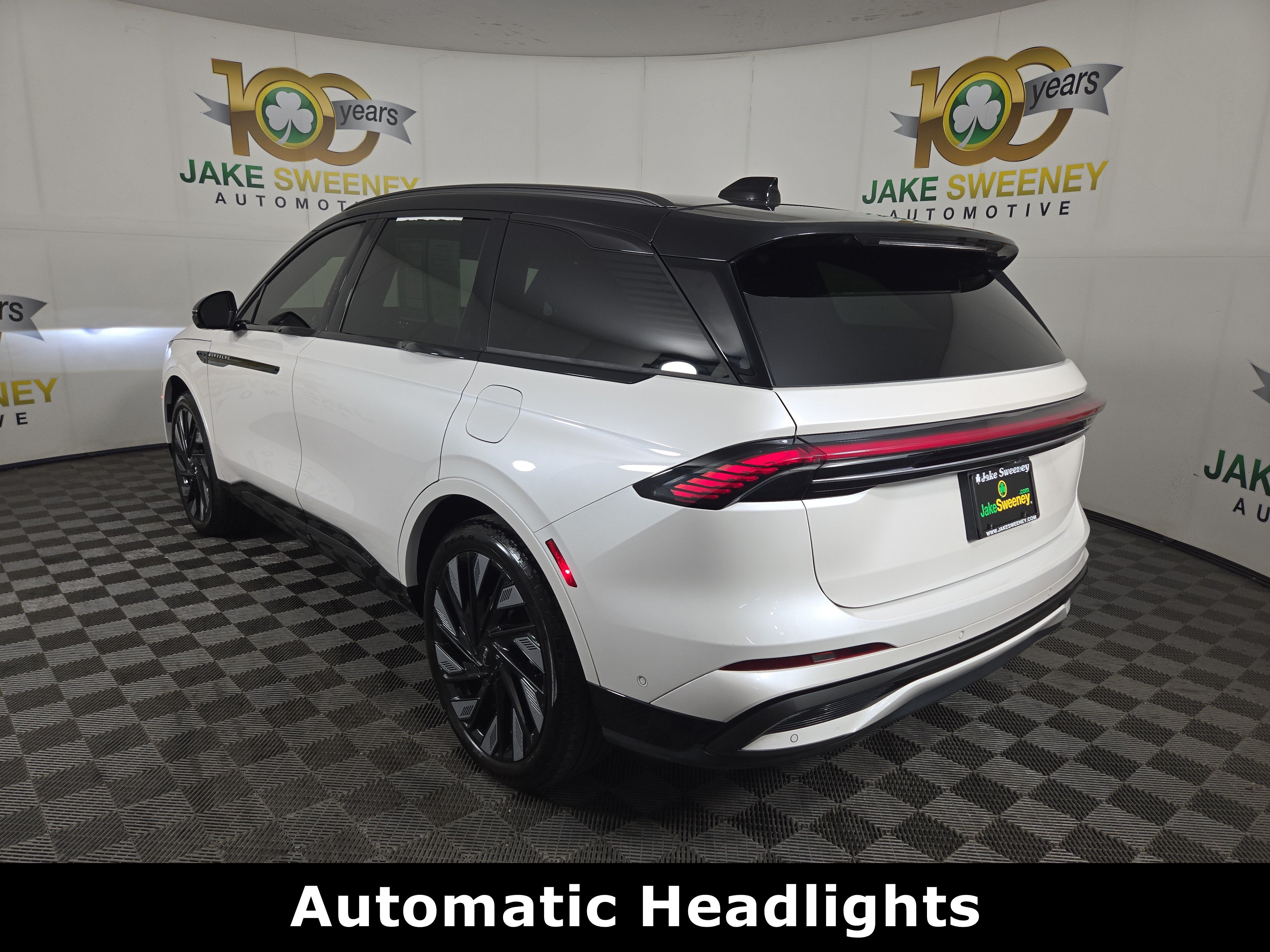 Used 2024 Lincoln Nautilus Reserve w/ Equipment Group 202A AWD/4WD image 6