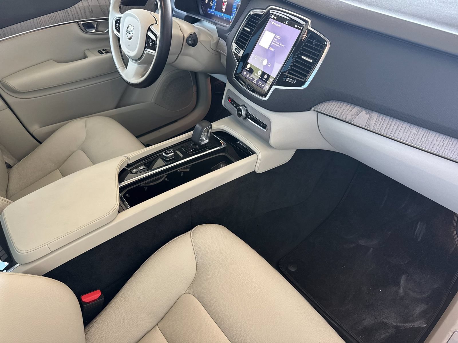 Certified 2024 Volvo XC90 T8 Plus w/ Protection Package Premier AWD/4WD image 19