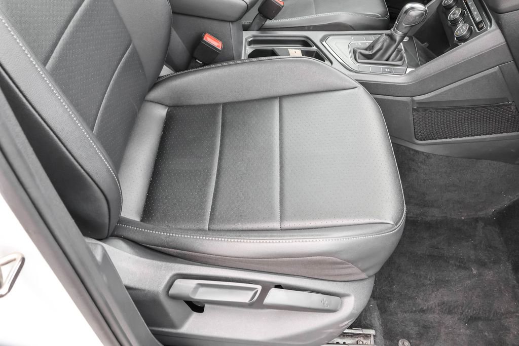 Used 2019 Volkswagen Tiguan SE image 39