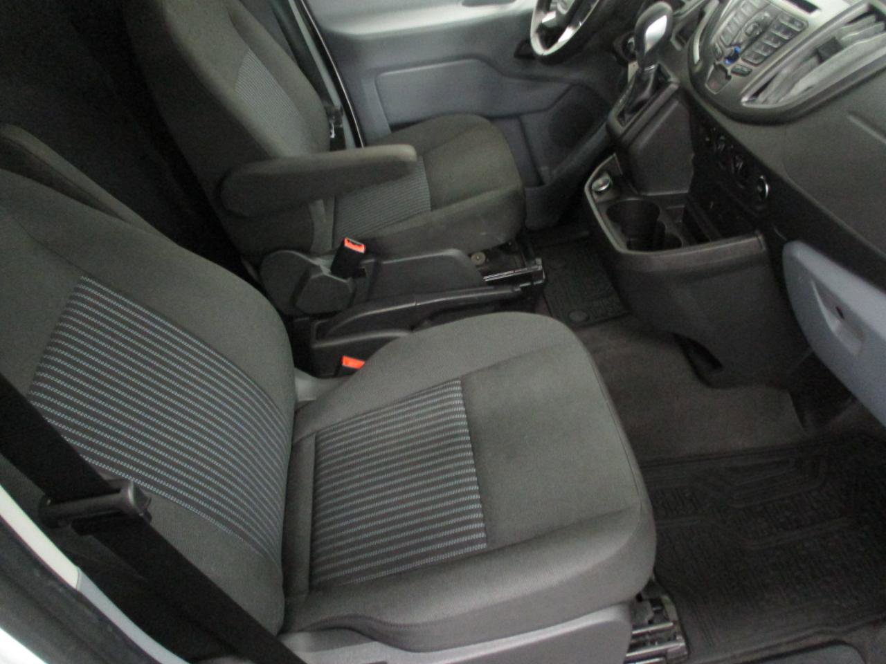 Used 2018 Ford Transit 150 XLT image 10