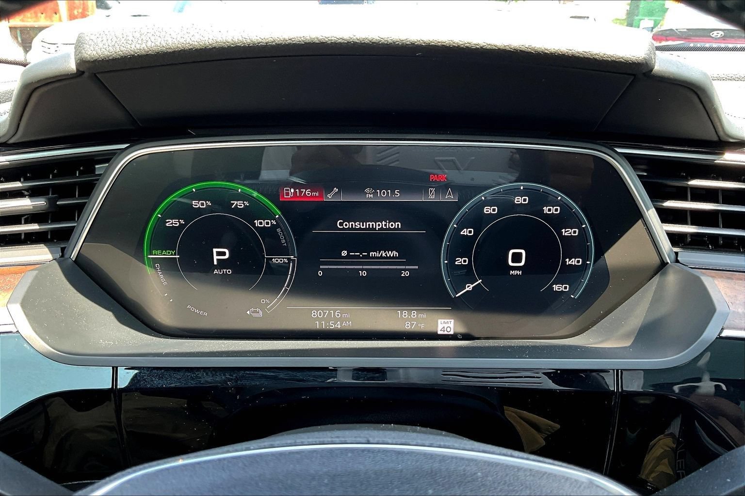 Used 2019 Audi e-tron Prestige w/ Prestige Package AWD/4WD image 10