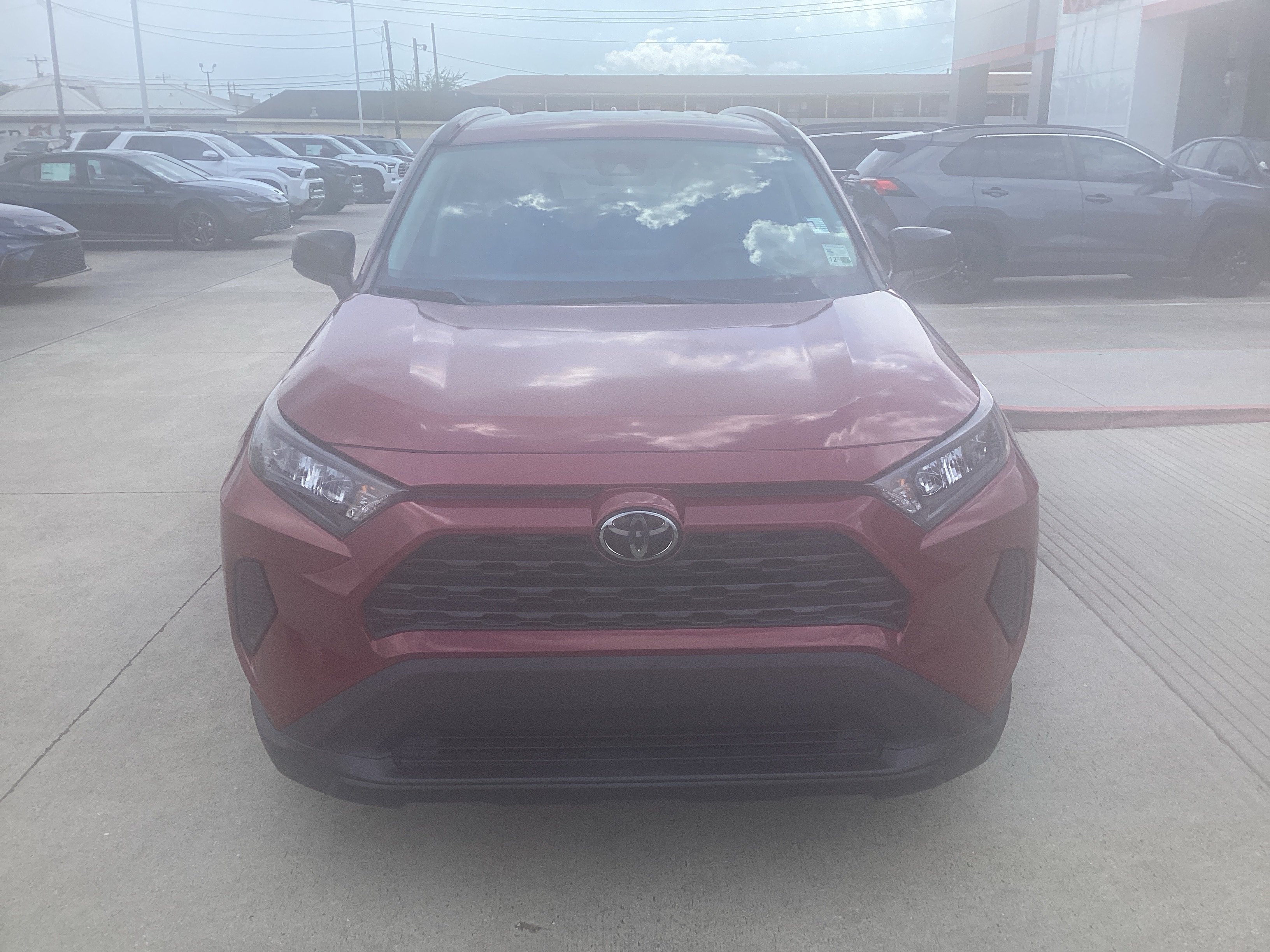 Used 2021 Toyota RAV4 LE FWD image 2