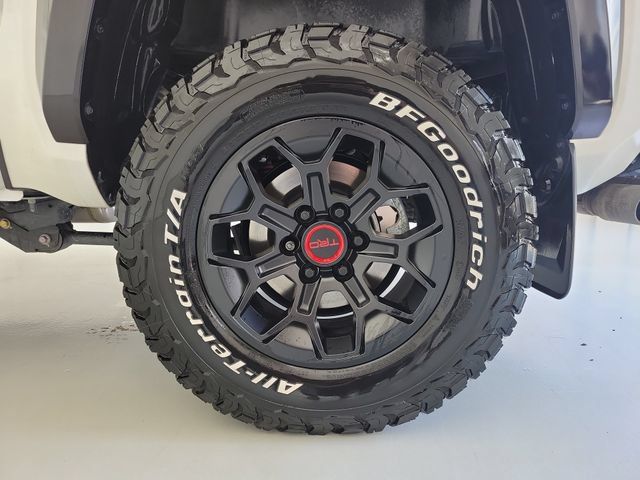 Used 2025 Toyota Tacoma TRD Pro AWD/4WD image 11
