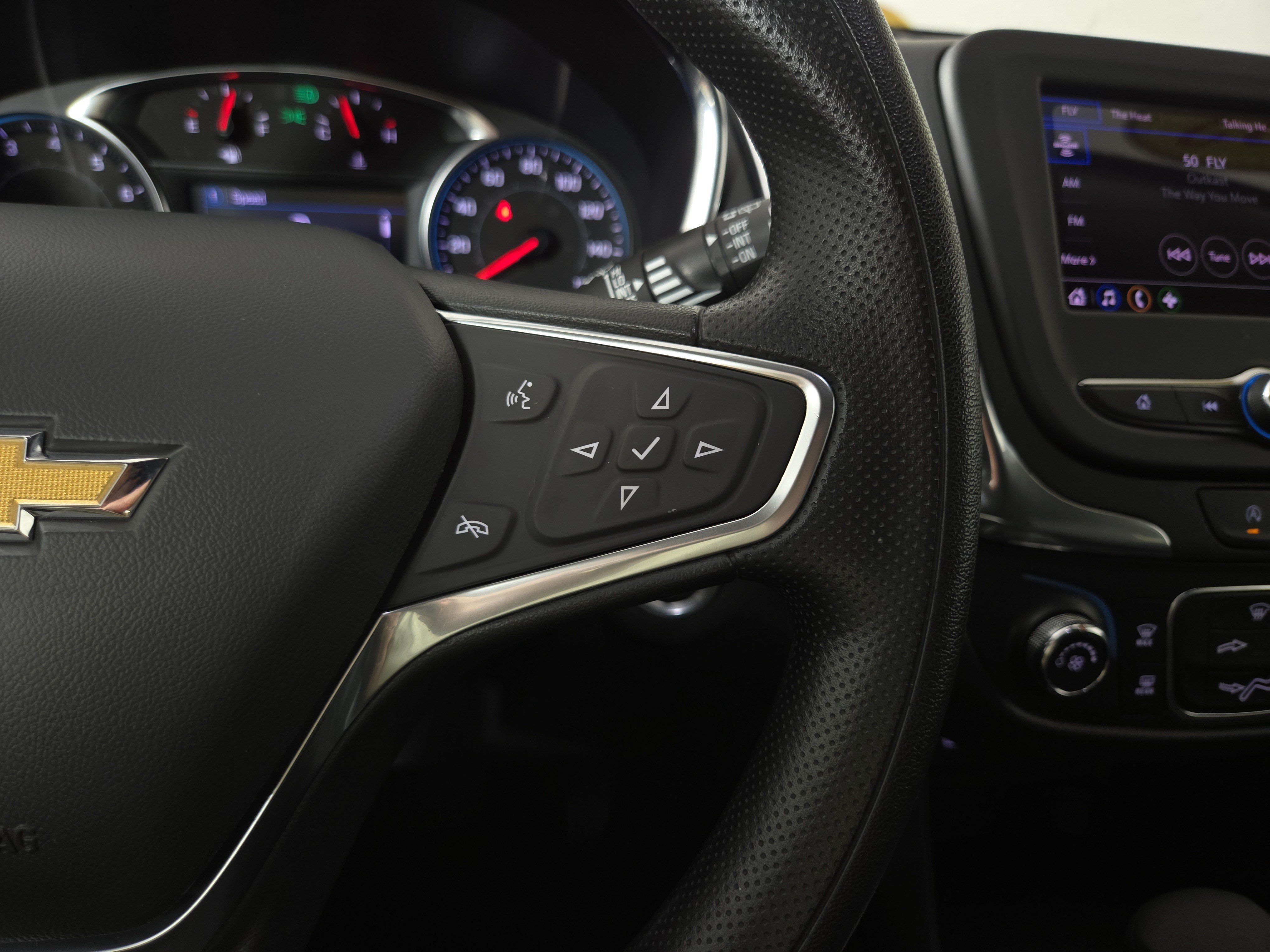 Used 2023 Chevrolet Equinox LT FWD image 16