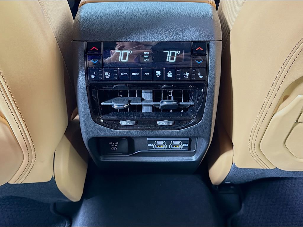 Used 2024 Jeep Grand Cherokee Summit AWD/4WD image 28