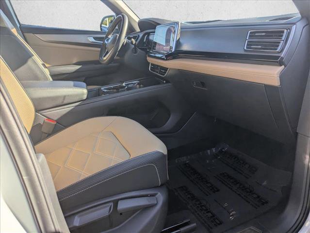 Used 2024 Volkswagen Atlas Cross Sport SE image 23