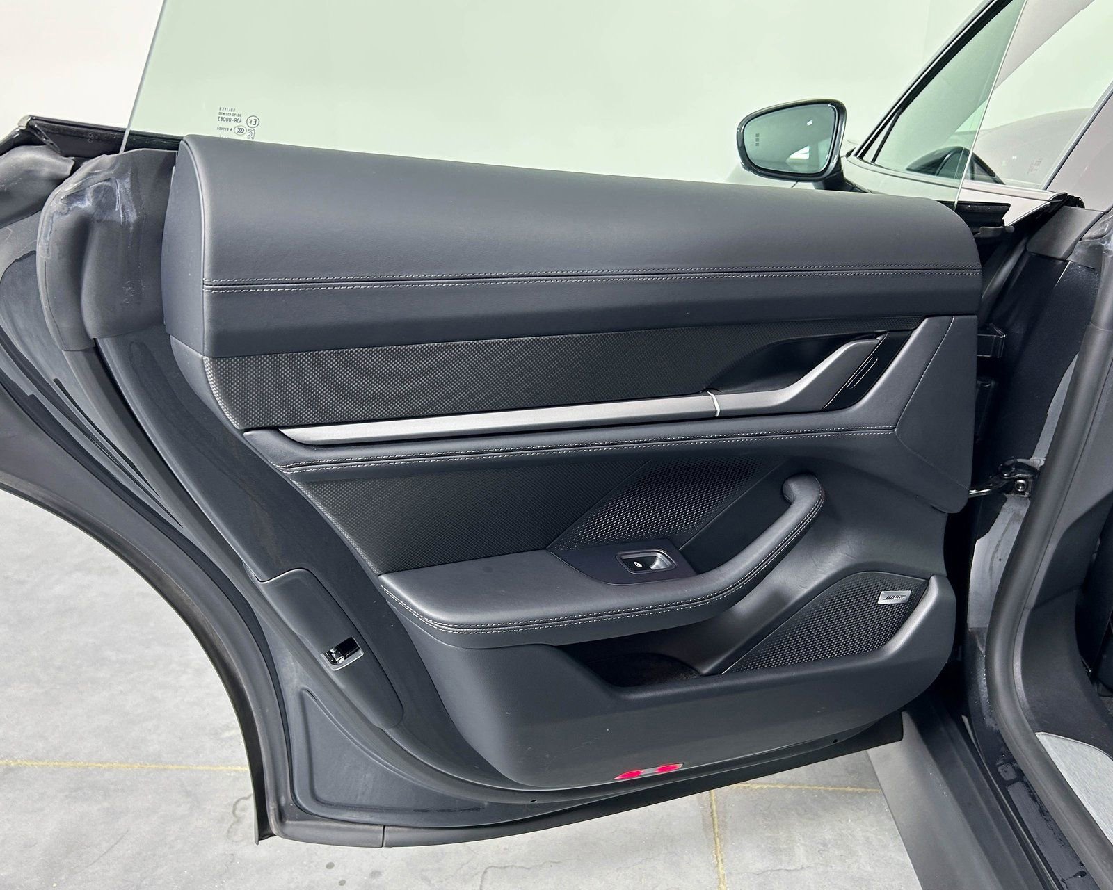 Used 2025 Porsche Taycan 4S image 29