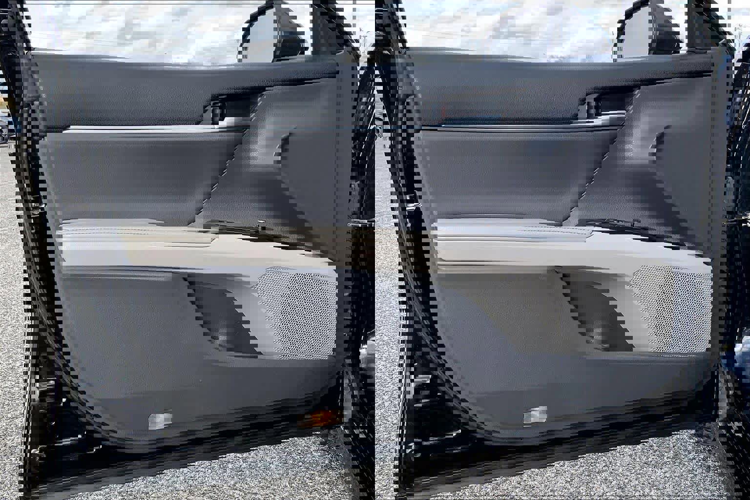 Used 2019 Toyota Camry XLE image 21