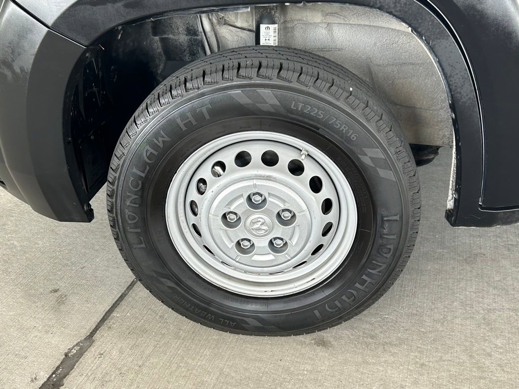 Used 2025 RAM ProMaster 2500 w/ Convenience Group image 31