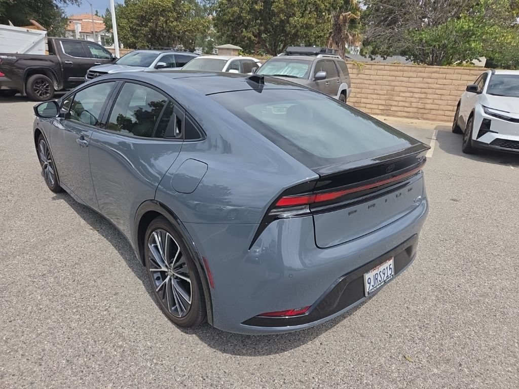 Used 2024 Toyota Prius XLE FWD image 3