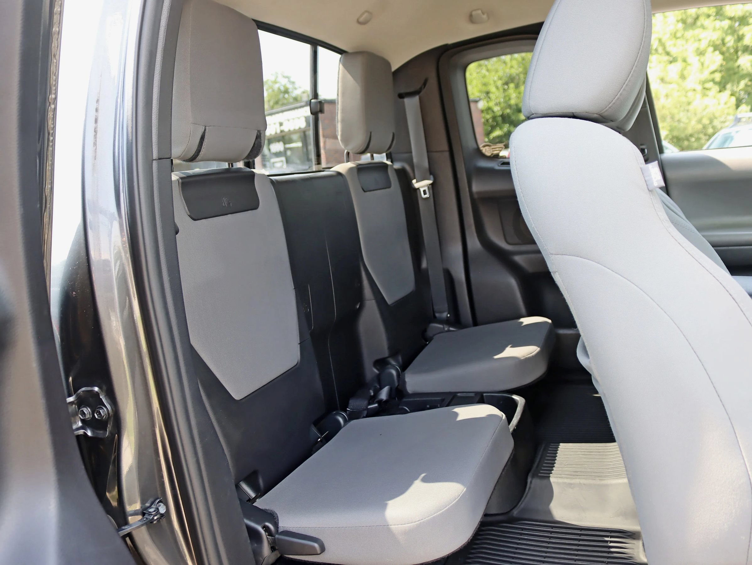 Used 2018 Toyota Tacoma SR5 AWD/4WD image 28