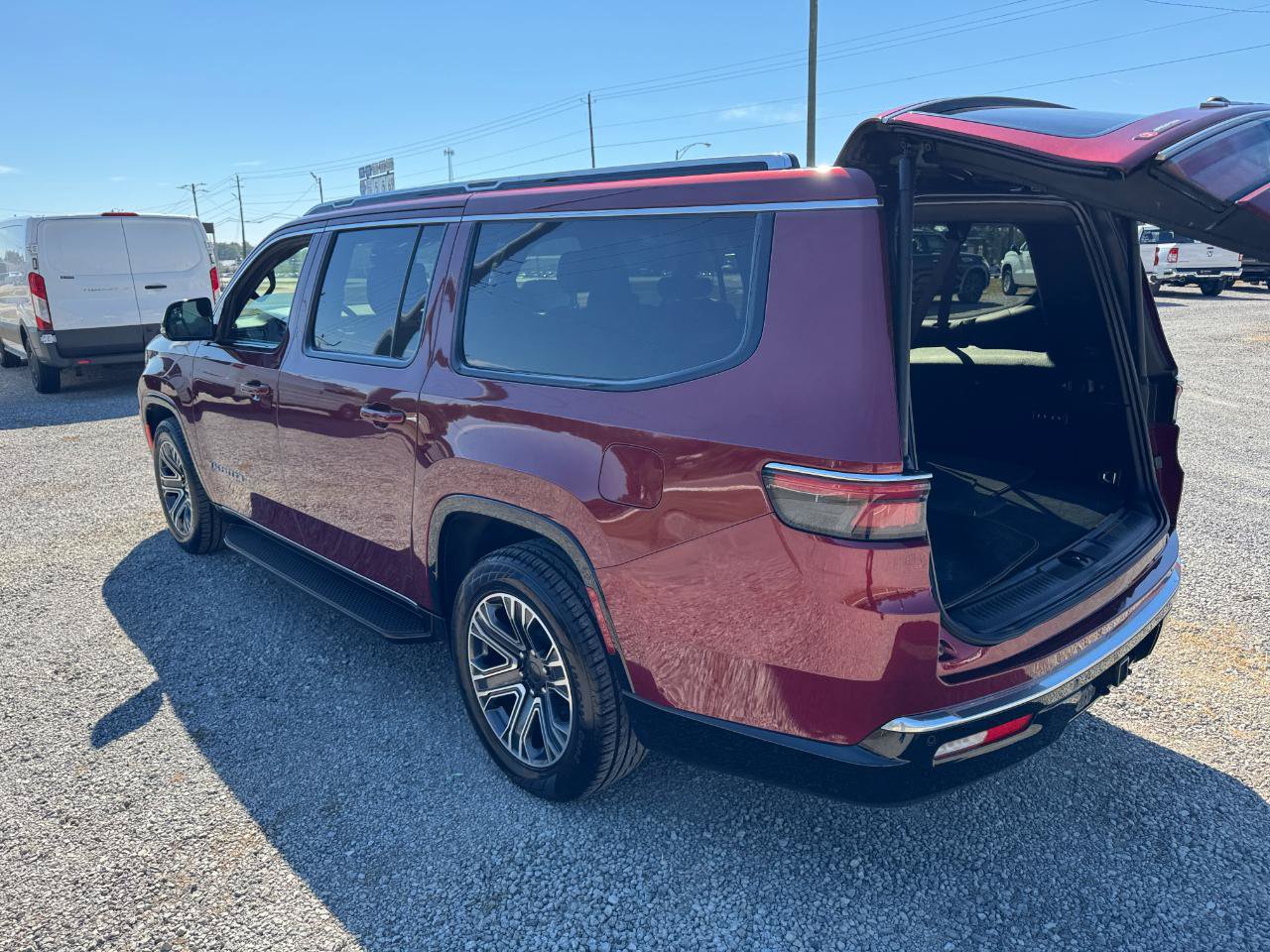 Used 2023 Jeep Wagoneer L Series II AWD/4WD image 15