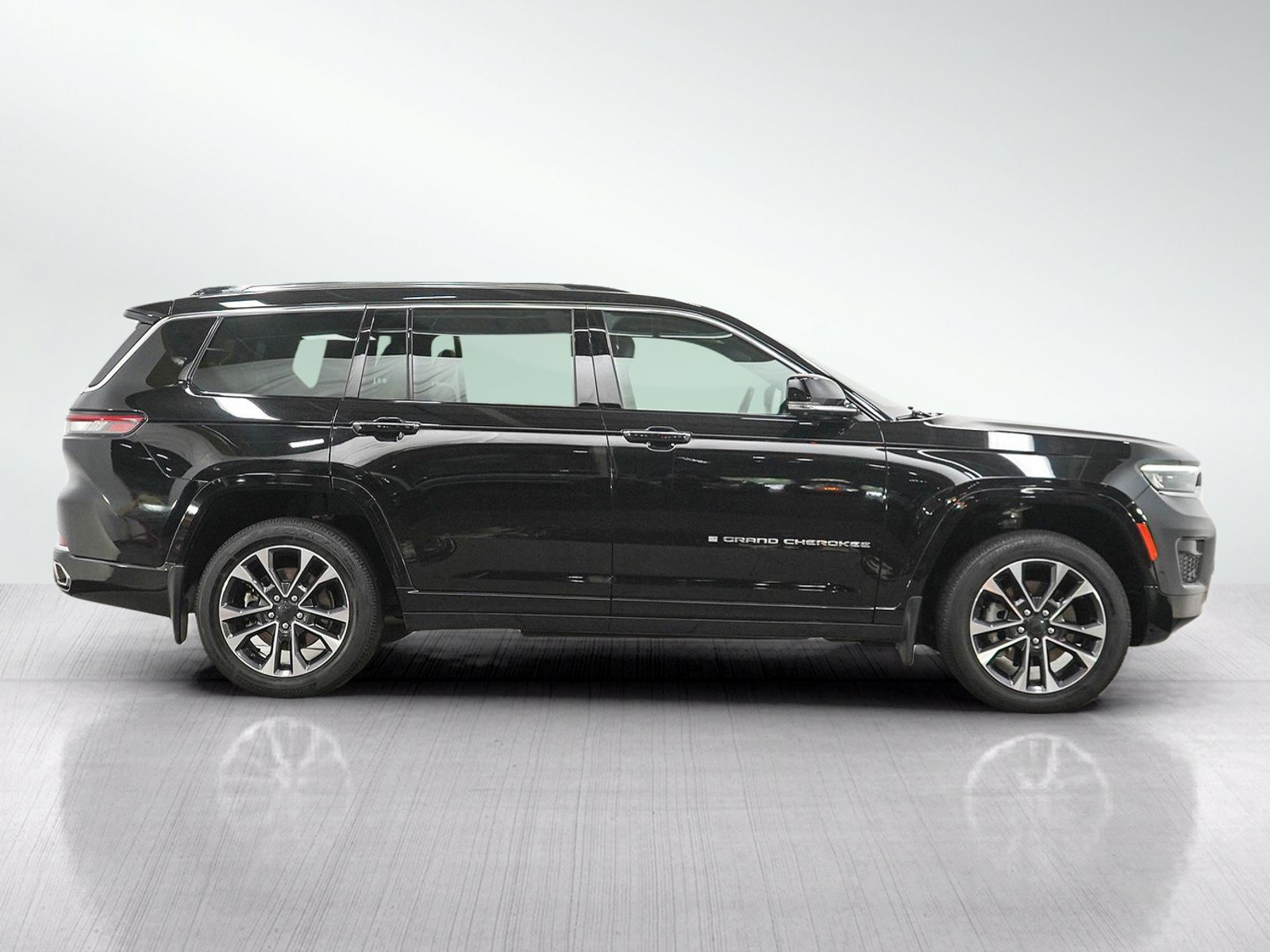 Used 2021 Jeep Grand Cherokee L Overland w/ Advanced Protech Group III AWD/4WD image 6