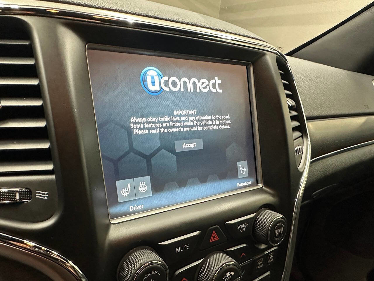 Used 2018 Jeep Grand Cherokee Limited image 22