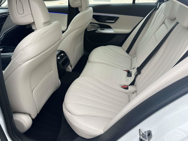 Used 2024 Mercedes-Benz E 350 4MATIC Sedan image 17
