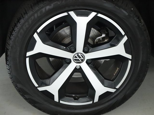 Certified 2025 Volkswagen Tiguan SE AWD/4WD image 12