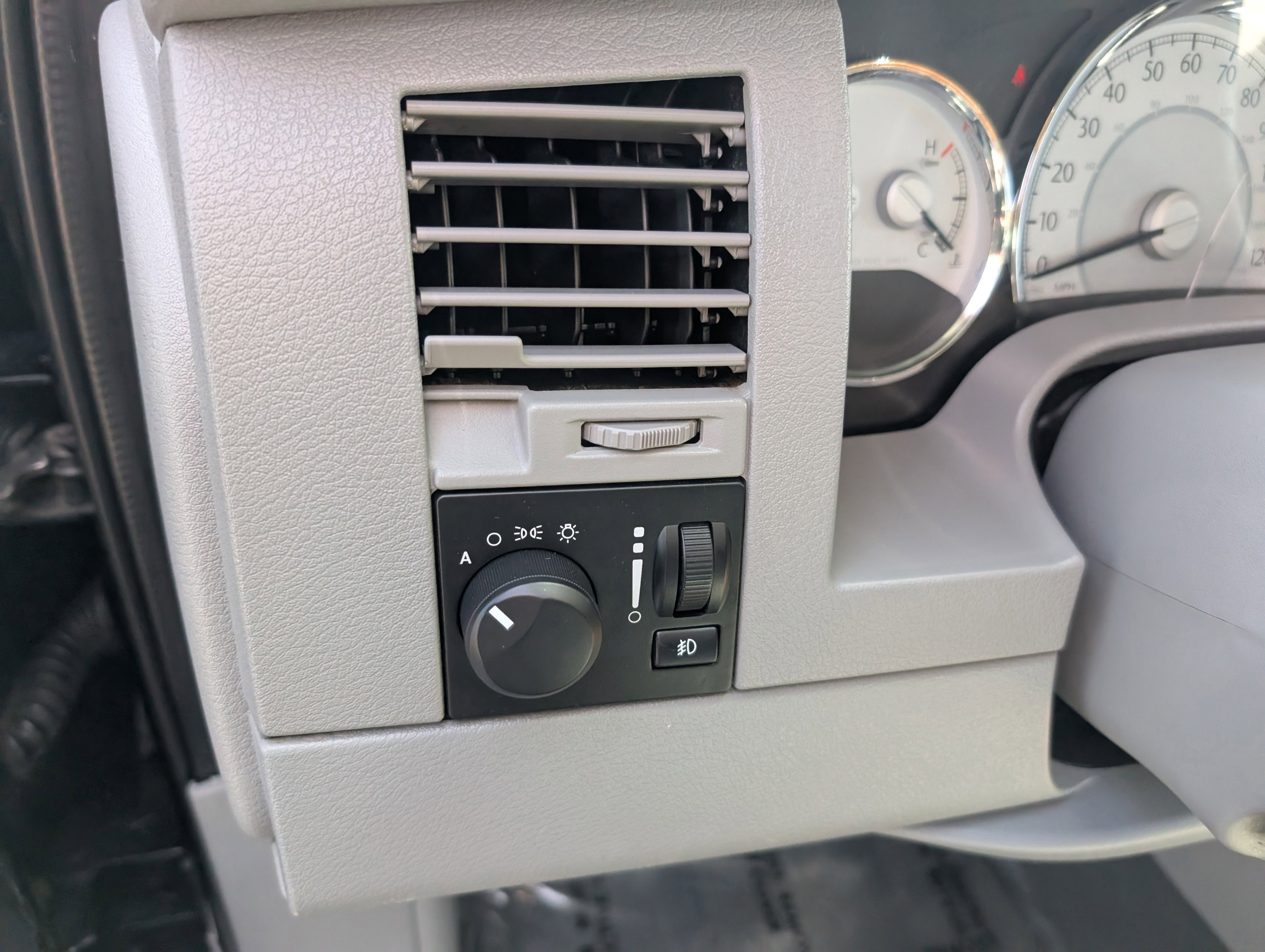 Used 2007 Chrysler Aspen Limited w/ Trailer Tow Group image 14