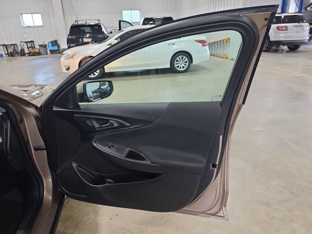 Used 2018 Chevrolet Malibu LT w/ LPO, Convenience Package 2 FWD image 28