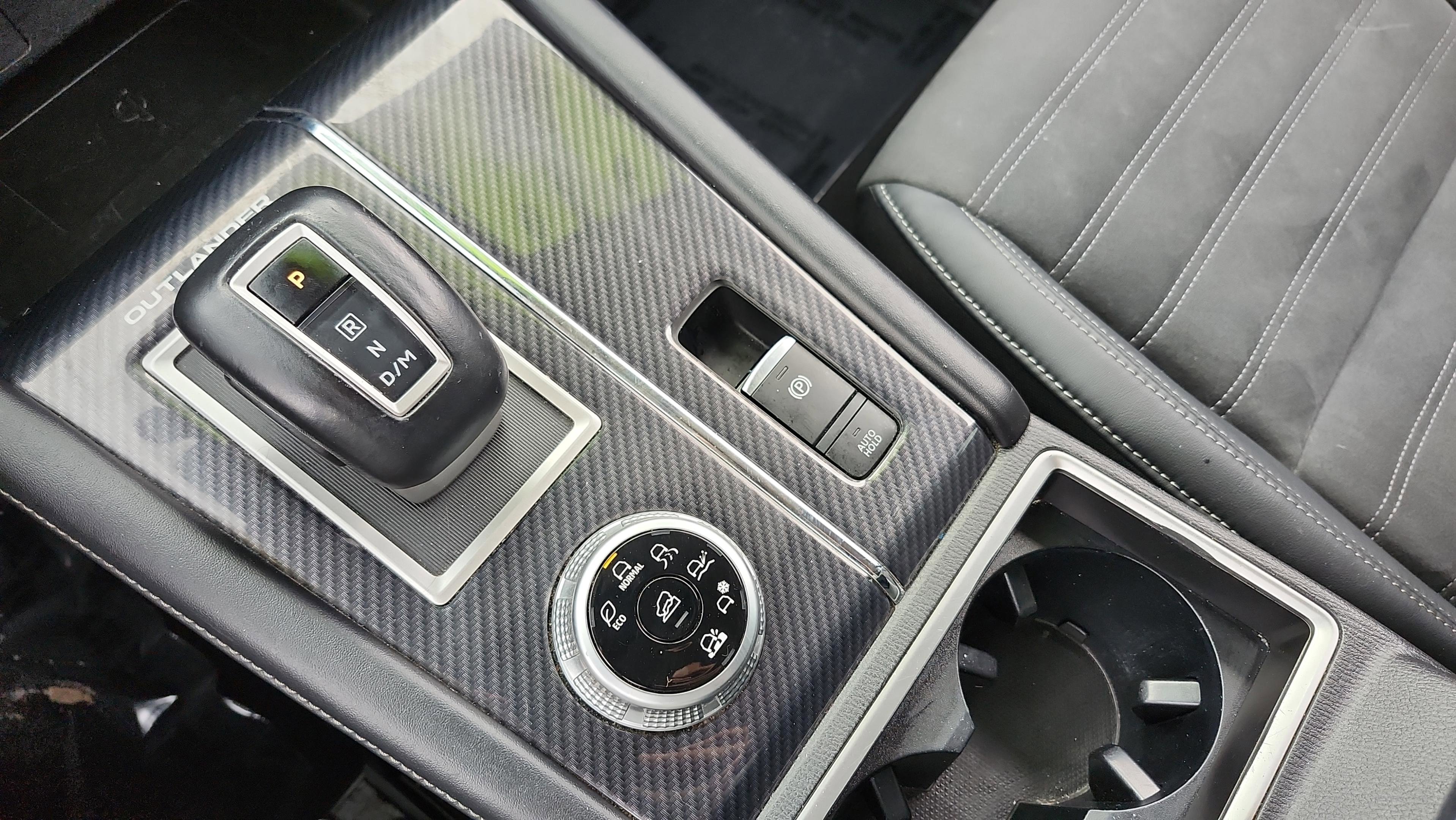 Used 2022 Mitsubishi Outlander SE image 32