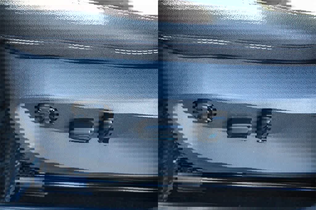 Used 2024 Volkswagen Taos SE image 29