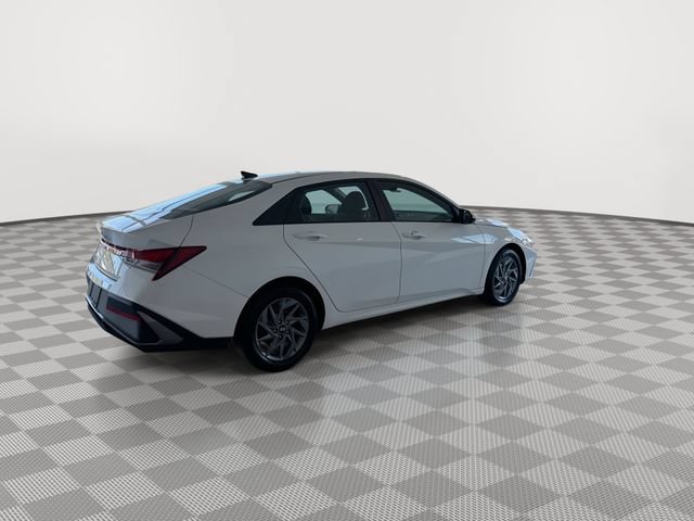 Used 2024 Hyundai Elantra SEL FWD image 11
