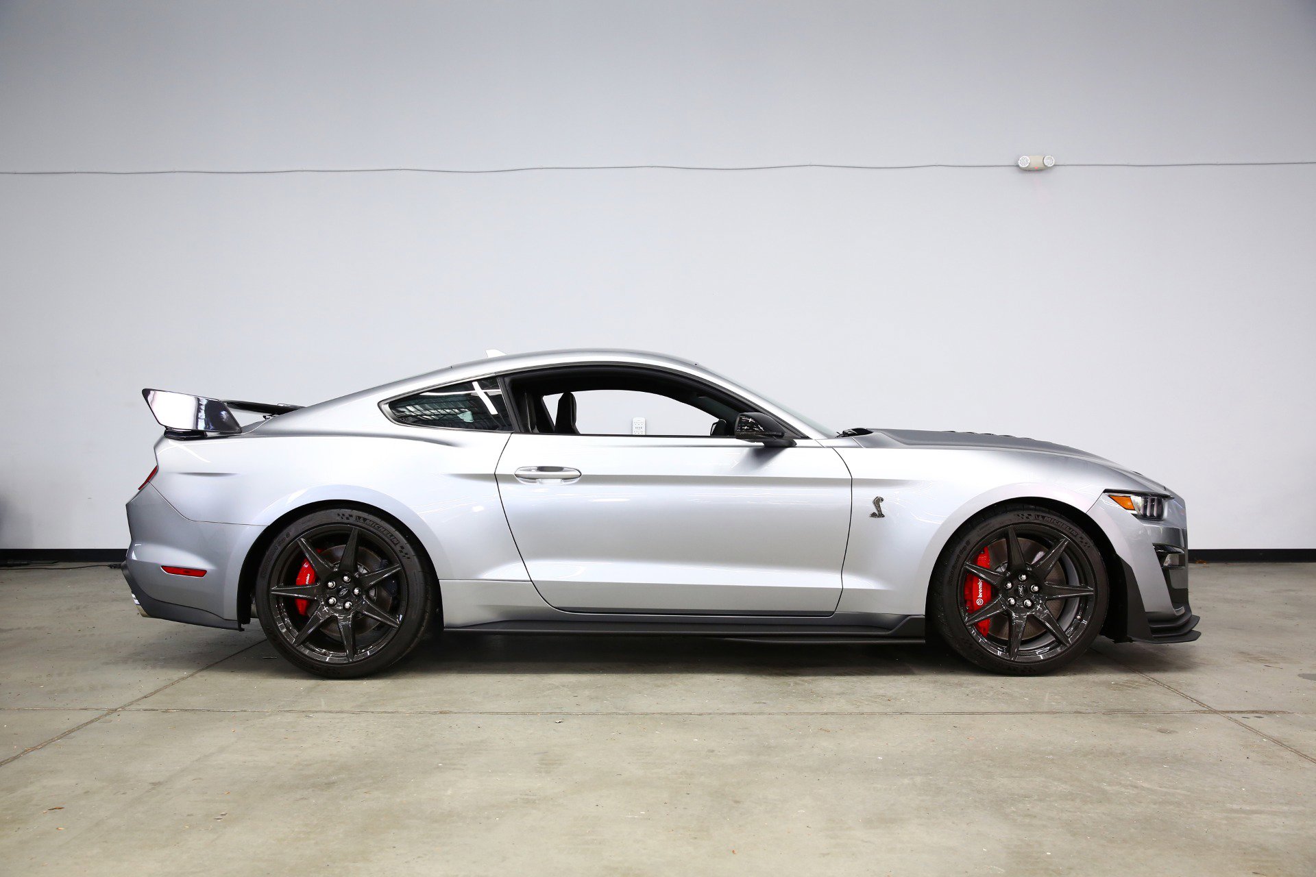 Used 2021 Ford Mustang Shelby GT500 w/ Carbon Fiber Track Pack RWD image 35