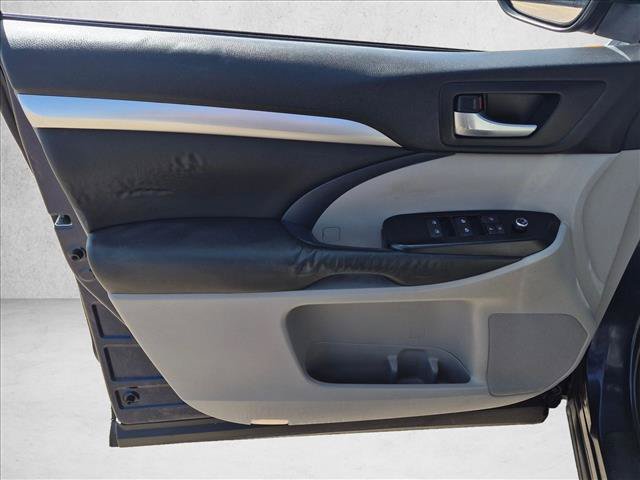 Used 2014 Toyota Highlander XLE AWD/4WD image 11