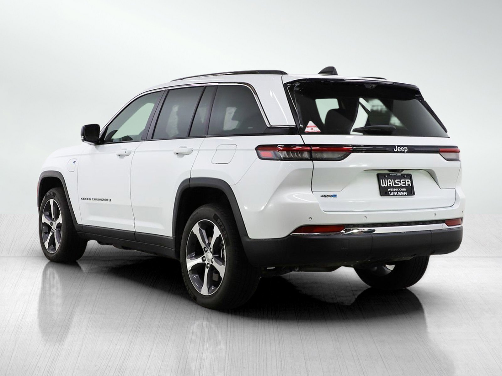 Used 2023 Jeep Grand Cherokee 4WD 4xe w/ Luxury Tech Group II image 3