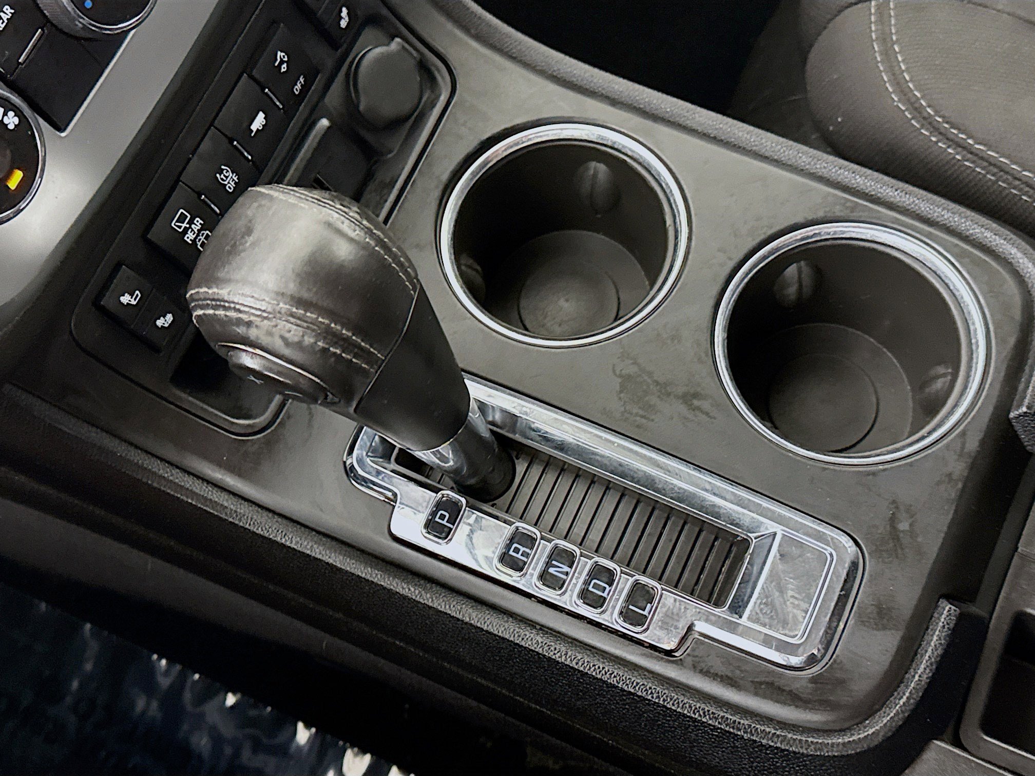 Used 2016 GMC Acadia SLE image 20