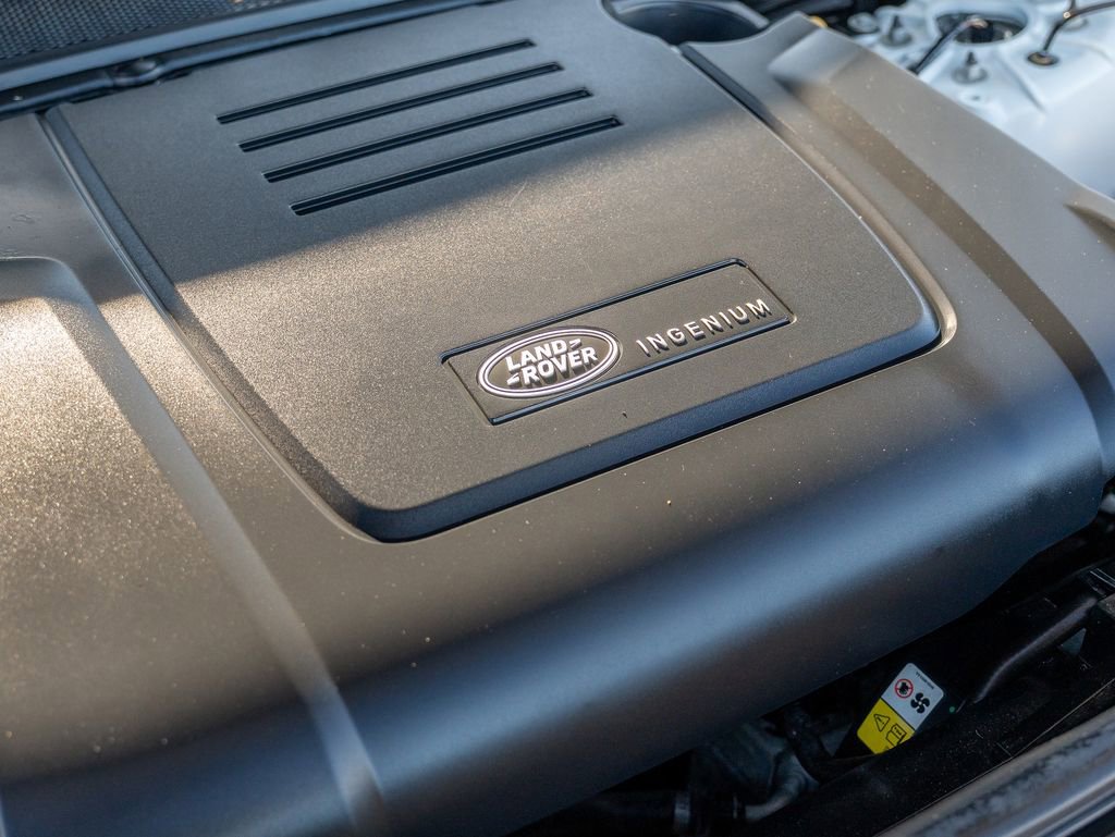 Certified 2022 Land Rover Discovery S image 37