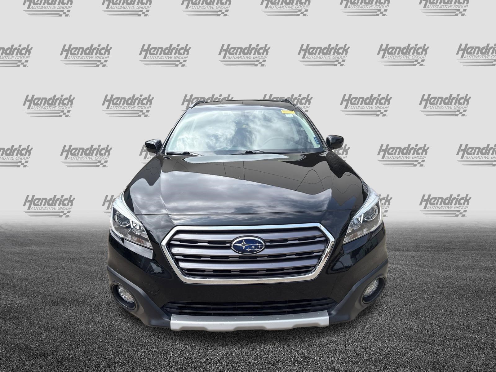 Used 2017 Subaru Outback 2.5i Touring AWD/4WD image 3
