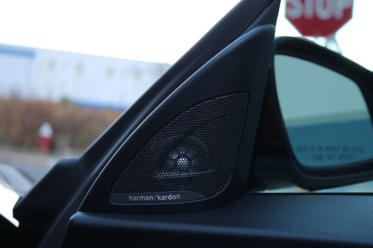 Used 2015 BMW M235i Convertible image 34