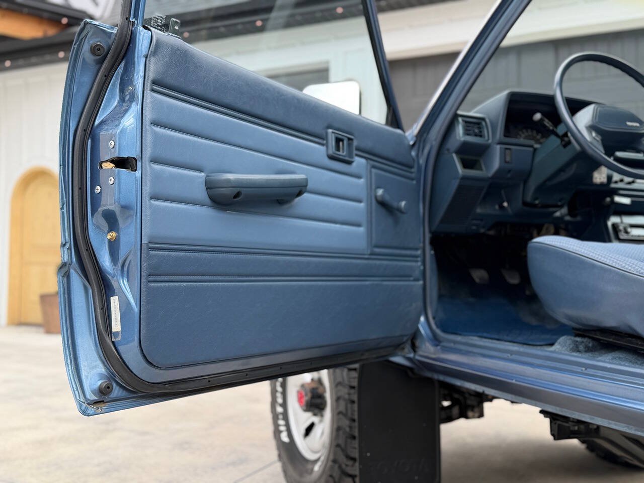 Used 1988 Toyota Pickup 4x4 Regular Cab image 3