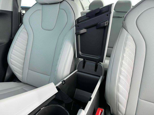 New 2025 Hyundai Elantra Limited FWD image 18